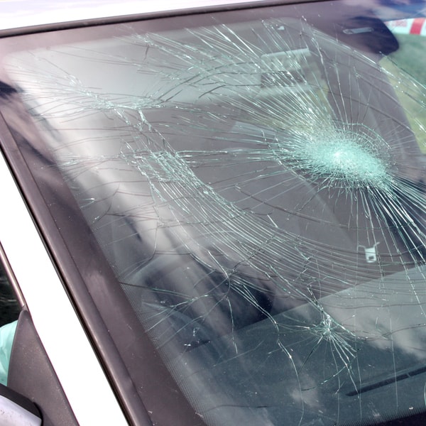 which auto glass replacement company to call and how much does it cost to fix broken windshield  in Minnesota
